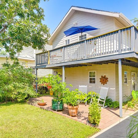 Cozy Galveston Apartment With Private Beach Pass! Exteriör bild