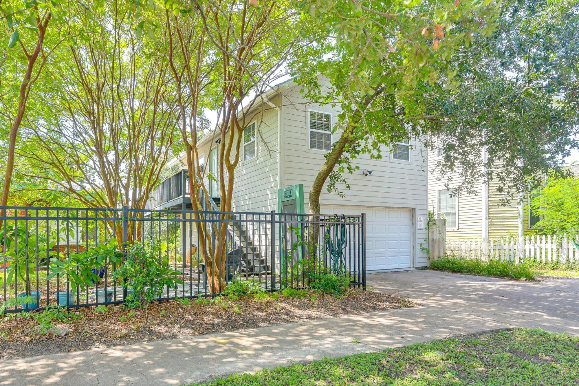 Cozy Galveston Apartment With Private Beach Pass! Exteriör bild