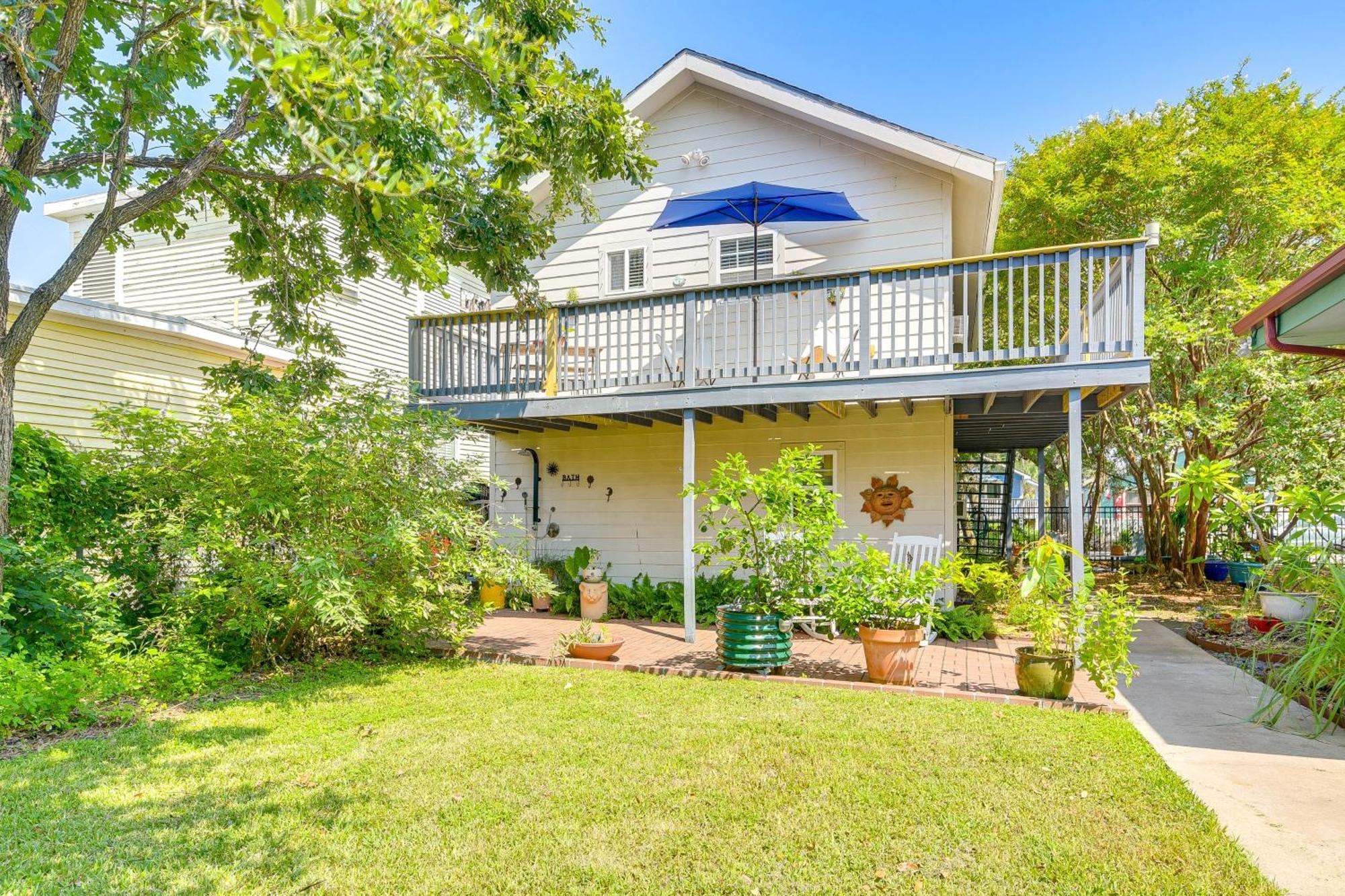 Cozy Galveston Apartment With Private Beach Pass! Exteriör bild
