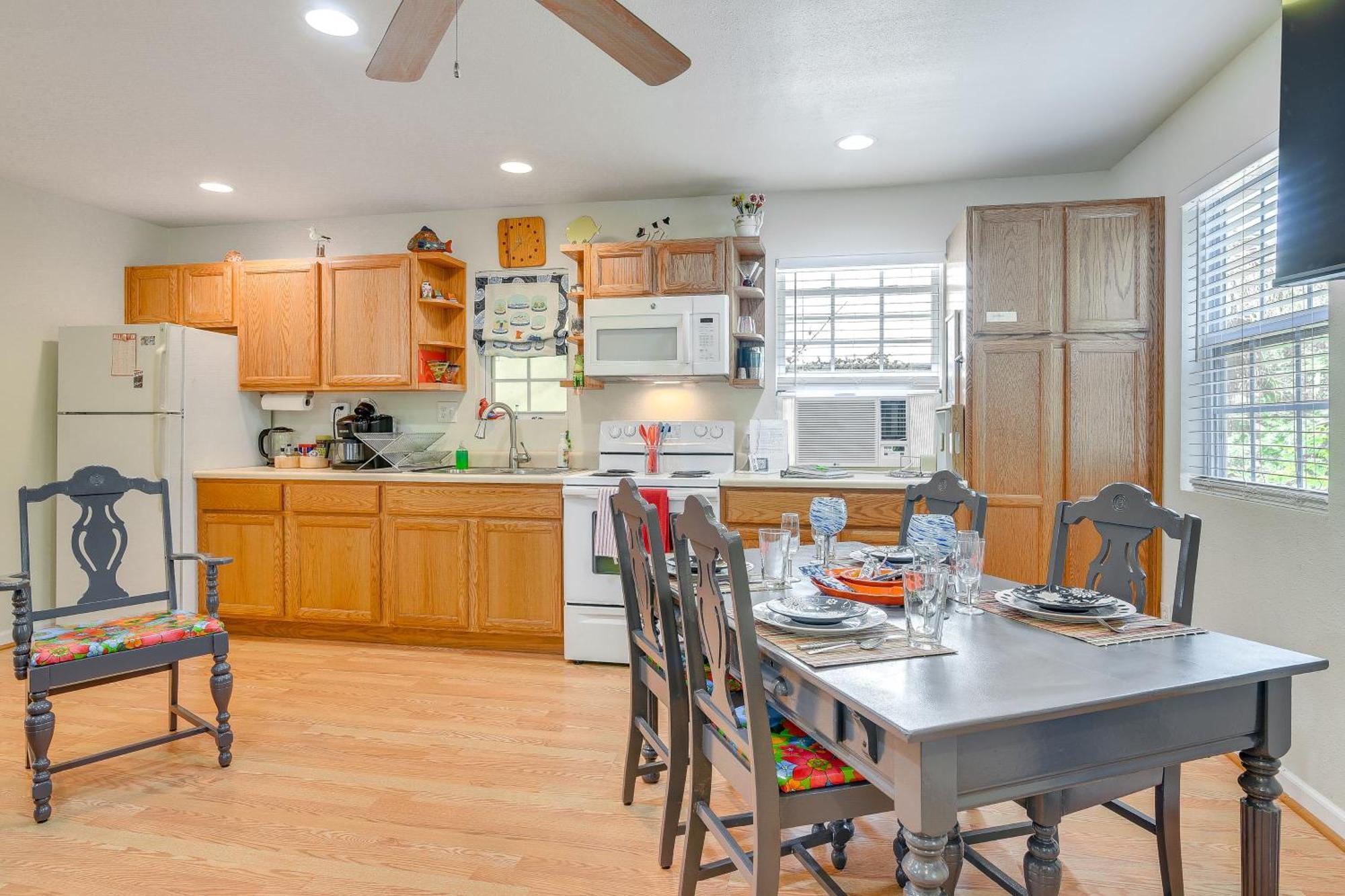 Cozy Galveston Apartment With Private Beach Pass! Exteriör bild